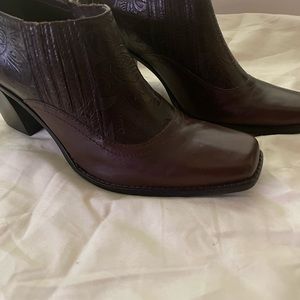 Antonio Melani Women’s Ankle Boots